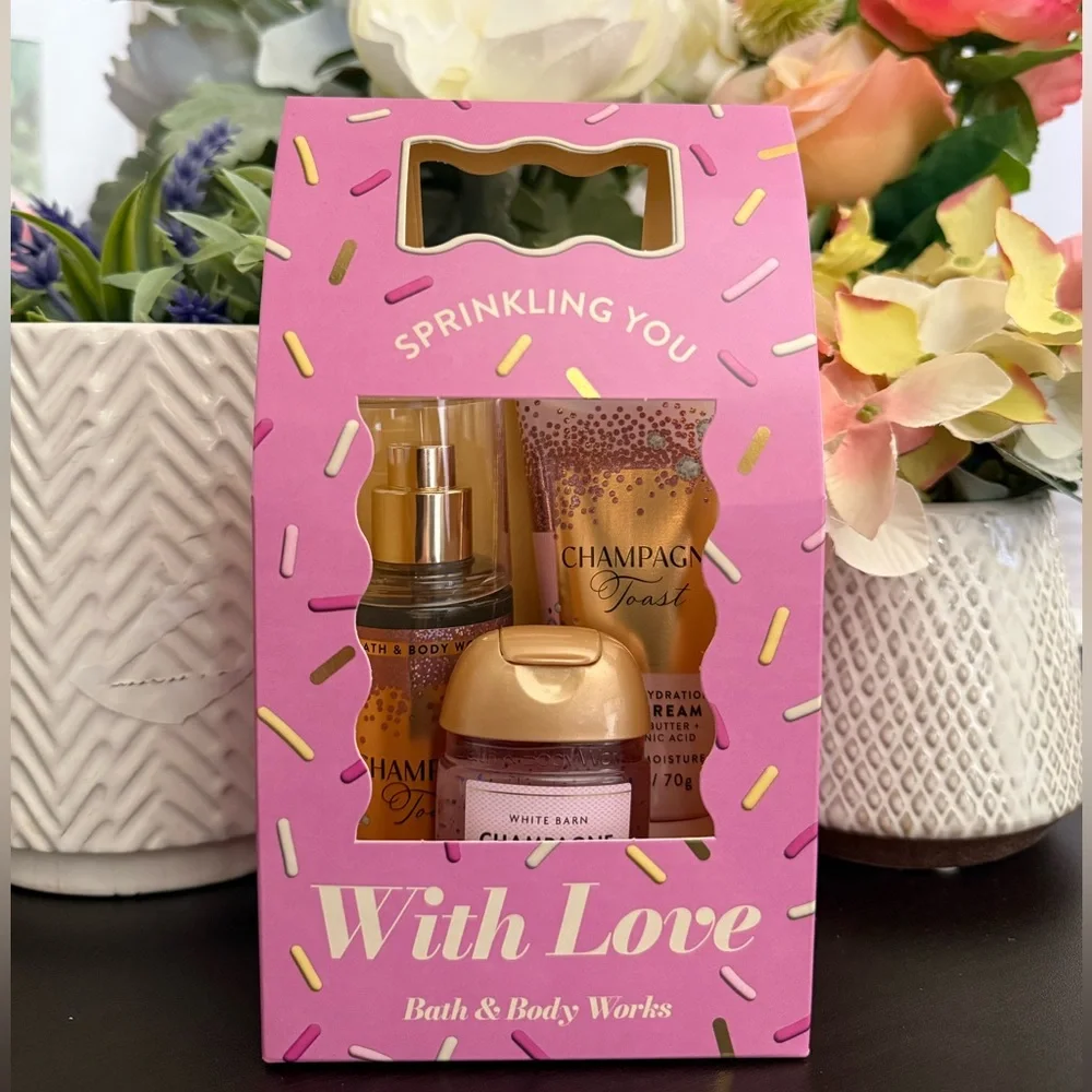 🆕🥂 BATH & BODY WORKS LIMITED, EDITION “SPRINKLING YOU WITH LOVE“ MINI GIFT SET.